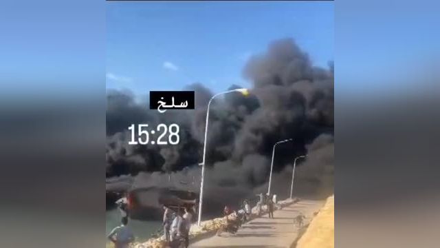 تصاویر آتش‌سوزی چندین لنج در روستای سلخ قشم