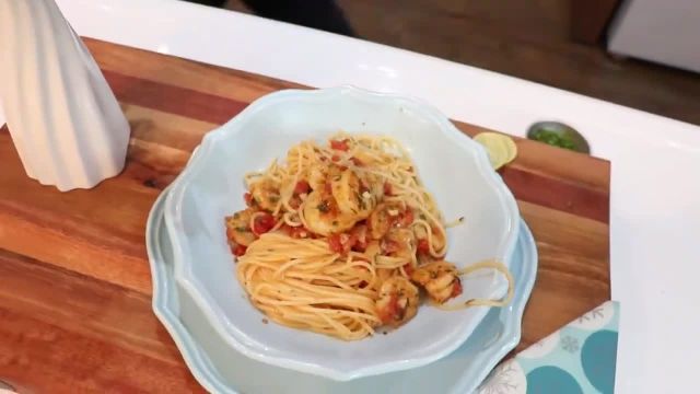 طرز تهیه اسپاگتی با سس میگو و گوجه فرنگی فوق العاده خوشمزه