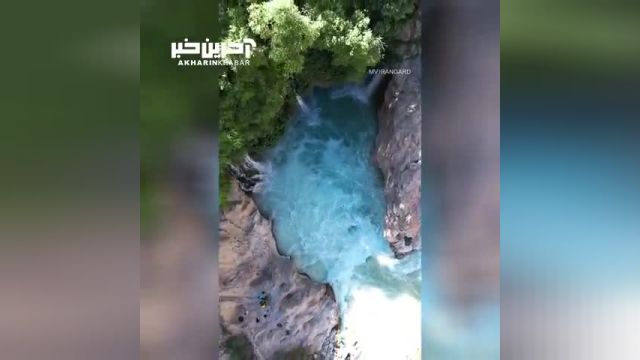 نمایی زیبا از آبشار آب ملخ تخت سلیمان