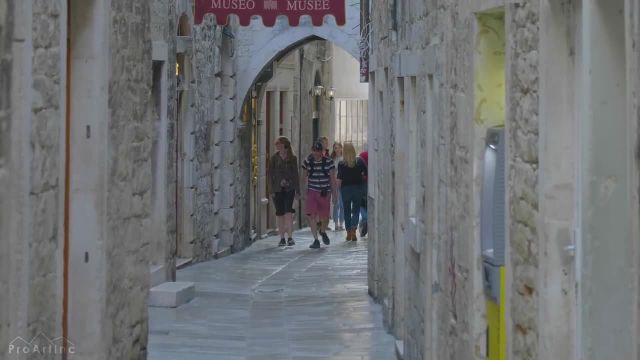 تور پیاده‌ روی شهر کرواسی | بندر دریایی مدرن با تاریخ باستان