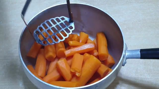 طرز تهیه حلوای هویج خوشمزه و خوشرنگ و نکات طلایی