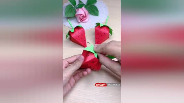 درست کردن جا هدیه ایی کوچک با کاغذ رنگی به شکل توت فرنگی | ویدیو