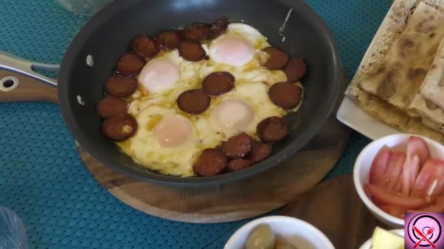 روش تهیه صبحانه ترکی با تخم مرغ خوشمزه و مقوی با دستور افغان ها