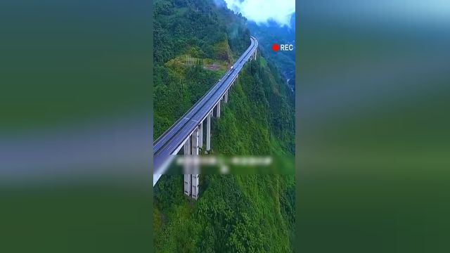بزرگراهی در چین بین 2 شهر در ارتفاعات