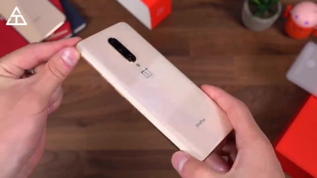 آنباکس و بررسی OnePlus 7 Pro Almond