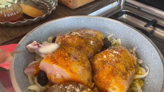 طرز تهیه زرشک پلو با مرغ وحشی خوشمزه و مجلسی به روش رستورانی