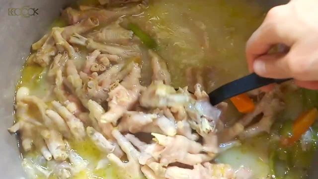 طرز تهیه عصاره پای مرغ و نگهداری آن برای استفاده در سوپ