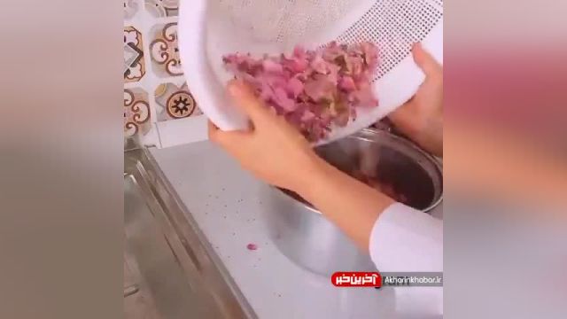 فیلم طرز تهیه گلاب با گل محمدی در خانه