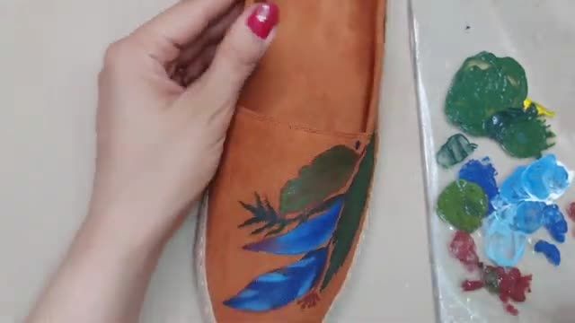 آموزش نقاشی روی کفش پارچه ای