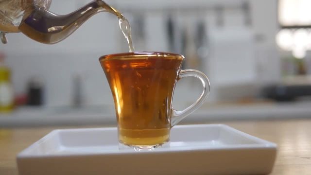 چای داغ کتری در استکان | استوک فوتیج رایگان