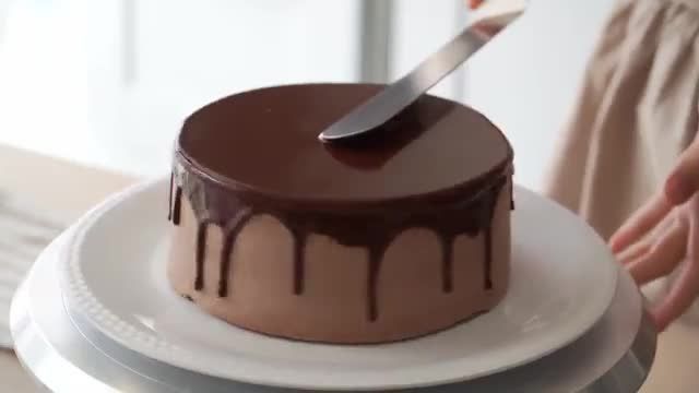 آموزش پخت  کیک توت فرنگی شکلاتی