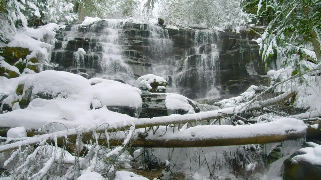 صدای آبشار برای خواب عمیق یا تمرکز | آبشارهای کانادا در زمستان