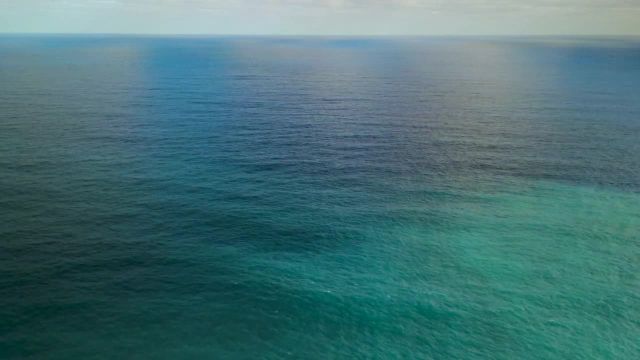 صداهای صلح آمیز یک اقیانوس قدرتمند | امواج اقیانوس آرام خیره کننده در نزدیکی هاوایی