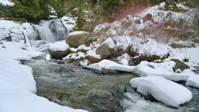 صدای آرام برای تمرکز و آرامش | آبشارهای کانادایی در زمستان