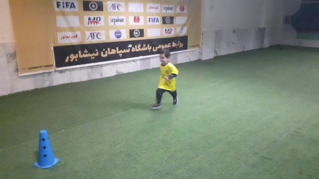 کوچولویه باهوش فوتبالیست
