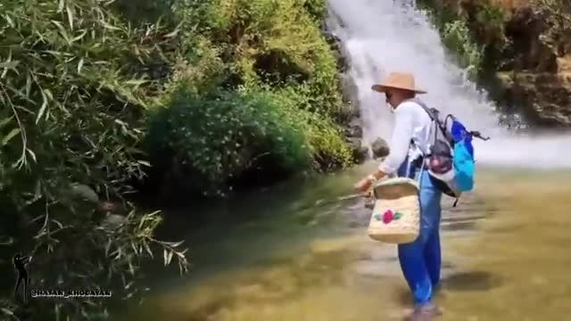 آموزش ماهیگیری و صید قزل آلا در رودخانه