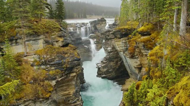 8 ساعت صدای آبشار قدرتمند برای خواب بهتر و آرامش | روز برفی در نزدیکی آبشار آتاباسکا