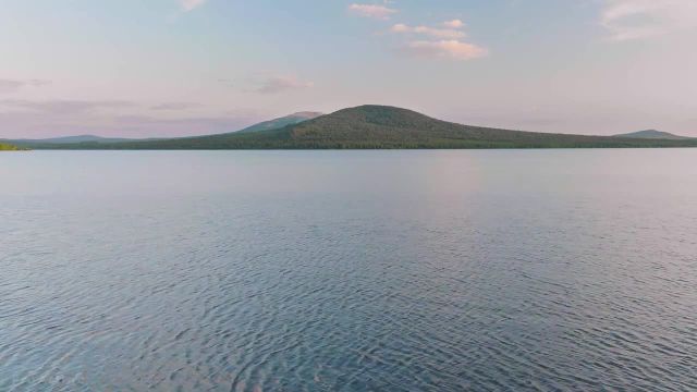 ملودی آرام دریاچه در غروب + آواز پرندگان | غروب آرامش بخش بر فراز دریاچه زیوراتکول، روسیه