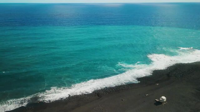 صدای آرام بخش امواج اقیانوس در یک جزیره گرمسیری در هاوایی