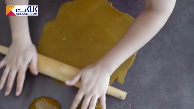 آموزش پخت یک شیرینی مقوی مراکشی به اسم "شباکیا" با موادی مانند کنجد،بادام،عسل