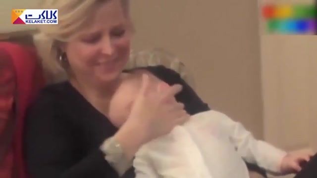 صحنه ای احساسی از مادری که با ماساژ دادن صورت کودکش او را خواب می کند