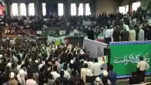 ‫اظهارات رییسی درباره حسن روحانی در وسط پخش زنده در زاهدان ! که غوغا به پا کرد!‬‎