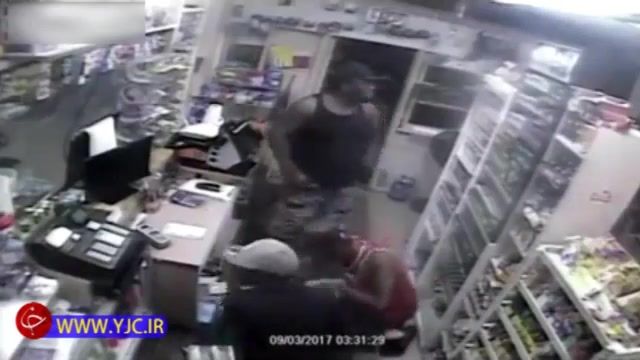 سرقت از فروشگاه در 60 ثانیه و تقاضای پلیس برای شناسایی سارقان از مردم