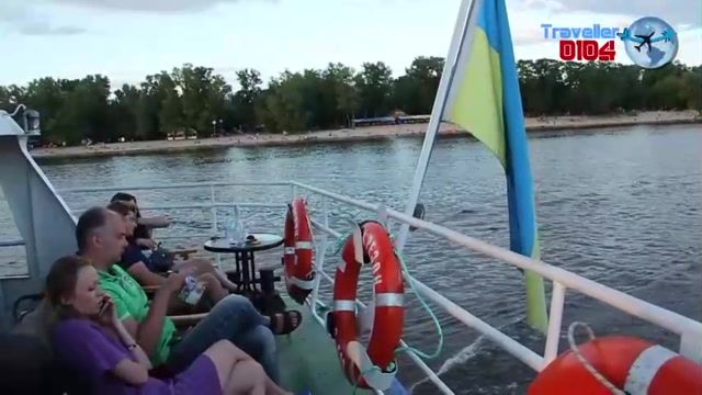 مسافرت هیجان انگیز با قایق در رودخانه دنیپرو - شهر کیف در اوکراین
