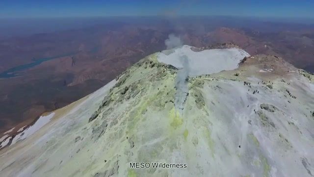 نمایه های تصویری زیبا با هلی شات از بلندترین قله ایران ,قله دماوند 