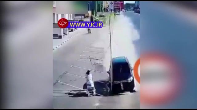 حمله‌ور شدن جنون آمیز خودرو با سرعت غیر مجاز به یک زن و بچه