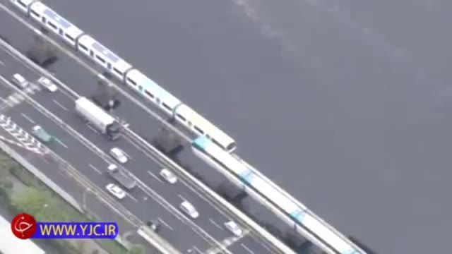 توقف ناگهانی قطار مونوریل توکیو روی رودخانه و سرگردانی هزاران مسافر