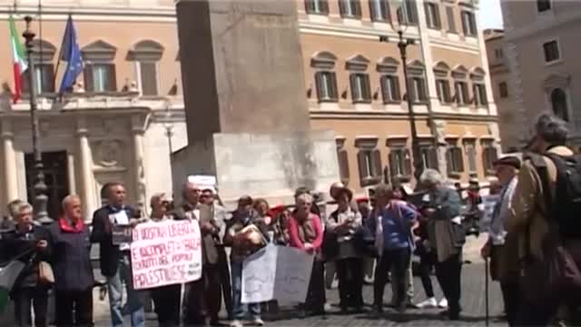 ‫تجمع ایتالیایی ها مقابل پارلمان درحمایت از اسرای فلسطینی‬‎