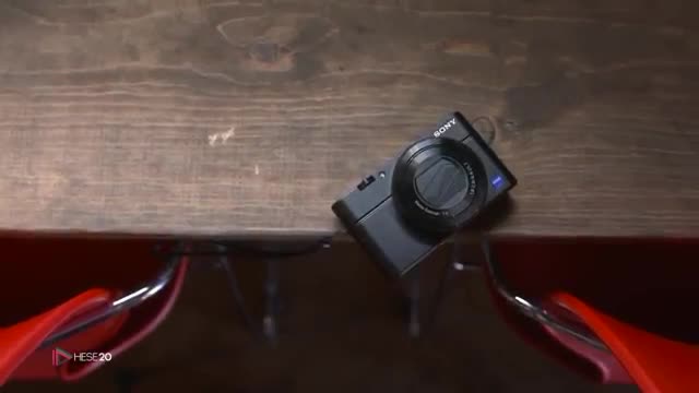 نقد و بررسی دوربین Sony RX100 IV