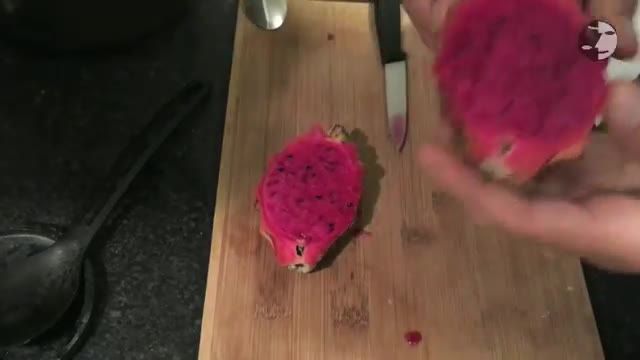 How To Eat Red Dragon Fruit - معرفی و آموزش خوردن میوه اژدهای سرخ