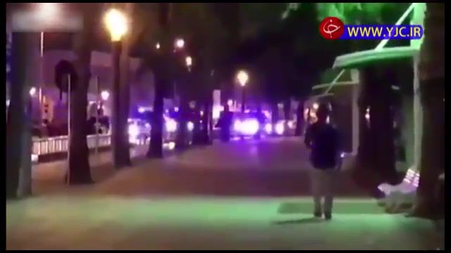 لحظه تیراندازی مظنونان حمله تروریستی بارسلونا به ماموران پلیس