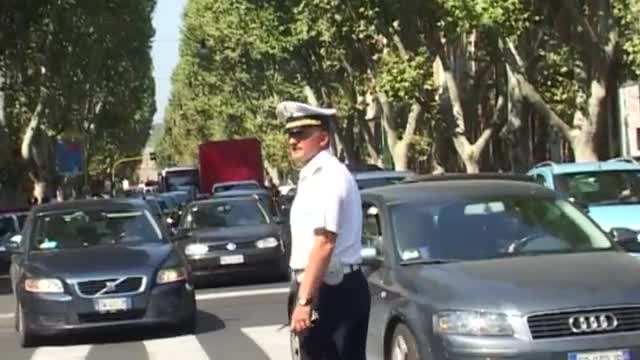 ‫یک روز بدون وسایل نقلیه عمومی در ایتالیا‬‎