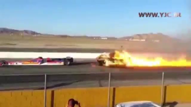 آزمایش تاثیر قدرت موتور جت روی یک خودرو منجر به آتش گرفتن خودرو شد
