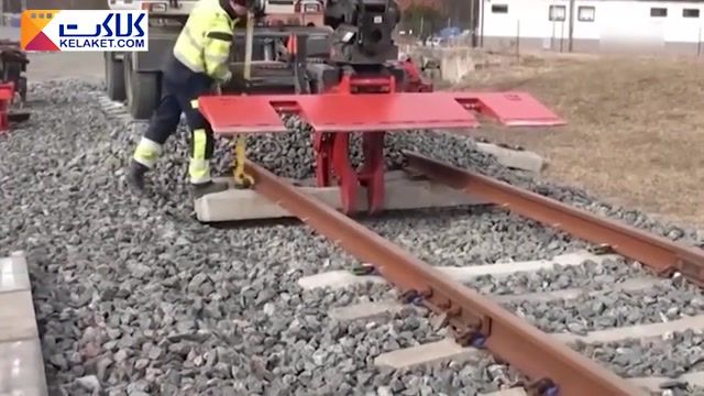 رونمایی از خودروی صنعتی کار آمد که ریل های راه آهن را ترمیم میکند!!!