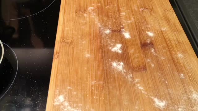 How To Clean Cutting Kitchen Board - آموزش تمیز کردن تخته آشپزخانه به روش غیر شیمیایی