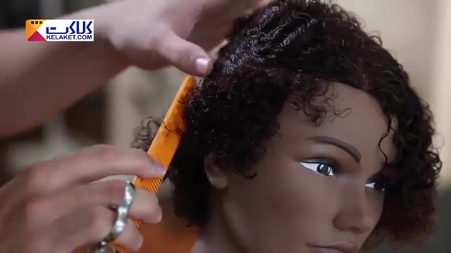 آموزش کوتاه کردن حرفه ایی مو برای خانم هایی که موی فر دارند به شکل یک مدل فانتزی