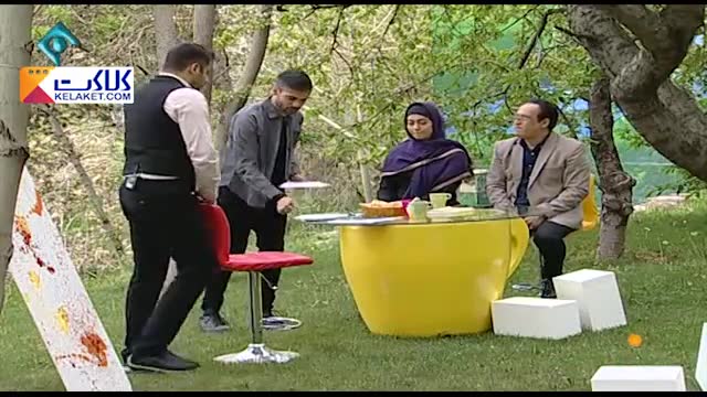 حرکت عجیب و بامزه بهمن هاشمی مجری معروف تلویزیون در برنامه زنده!!