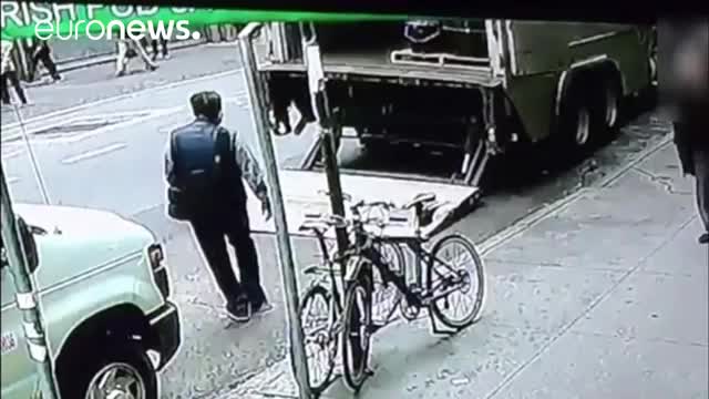 دزد براده های طلا شکار دوربین های مداربسته شد
