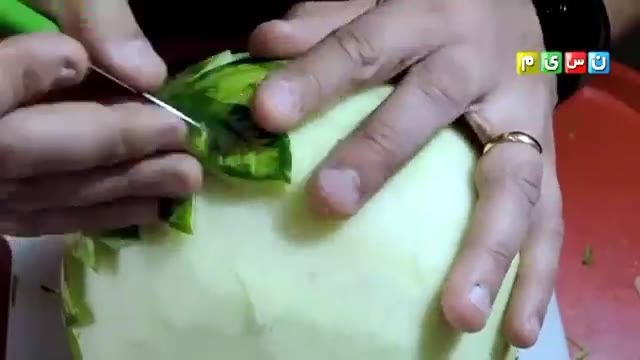 ‫آموزش یک نوع تزیین زیبا برای هندوانه‬‎