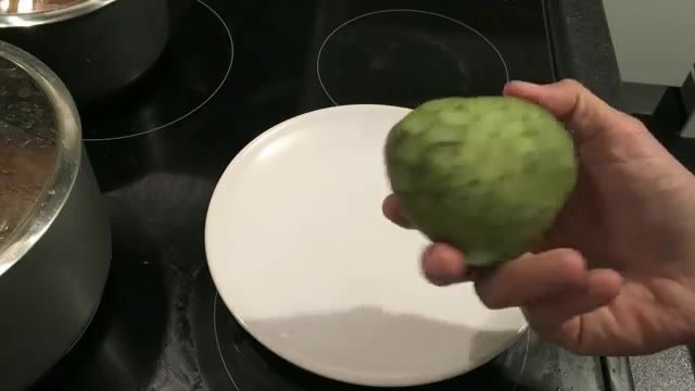 How To Eat Cherimoya - معرفی و آموزش خوردن میوه چریمویا