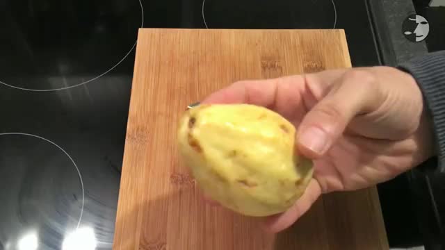 How To Eat Guava - معرفی و آموزش خوردن میوه گوآوا