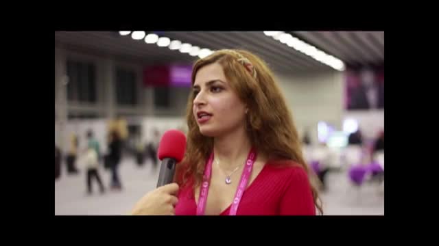 کشف حجاب دختر معروف ایرانی به طمع پناهندگی در آمریکا