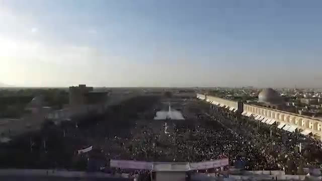 ‫وقتی جمعیت در یک قاب جا نمی‌شوند!  تصویر هلی‌شات جدید از سیل هواداران رییسی در اصفهان‬‎