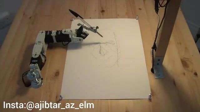 ربات نقاش، طراحی چهره با خودکاربیک!