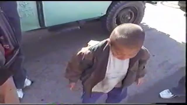اشکنان دوربین شکلک جالب یک کودک از اقا ماشاالله