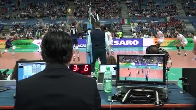 ‫شکست والیبالیست‌های ایران برابر ایتالیا در نخستین گام‬‎
